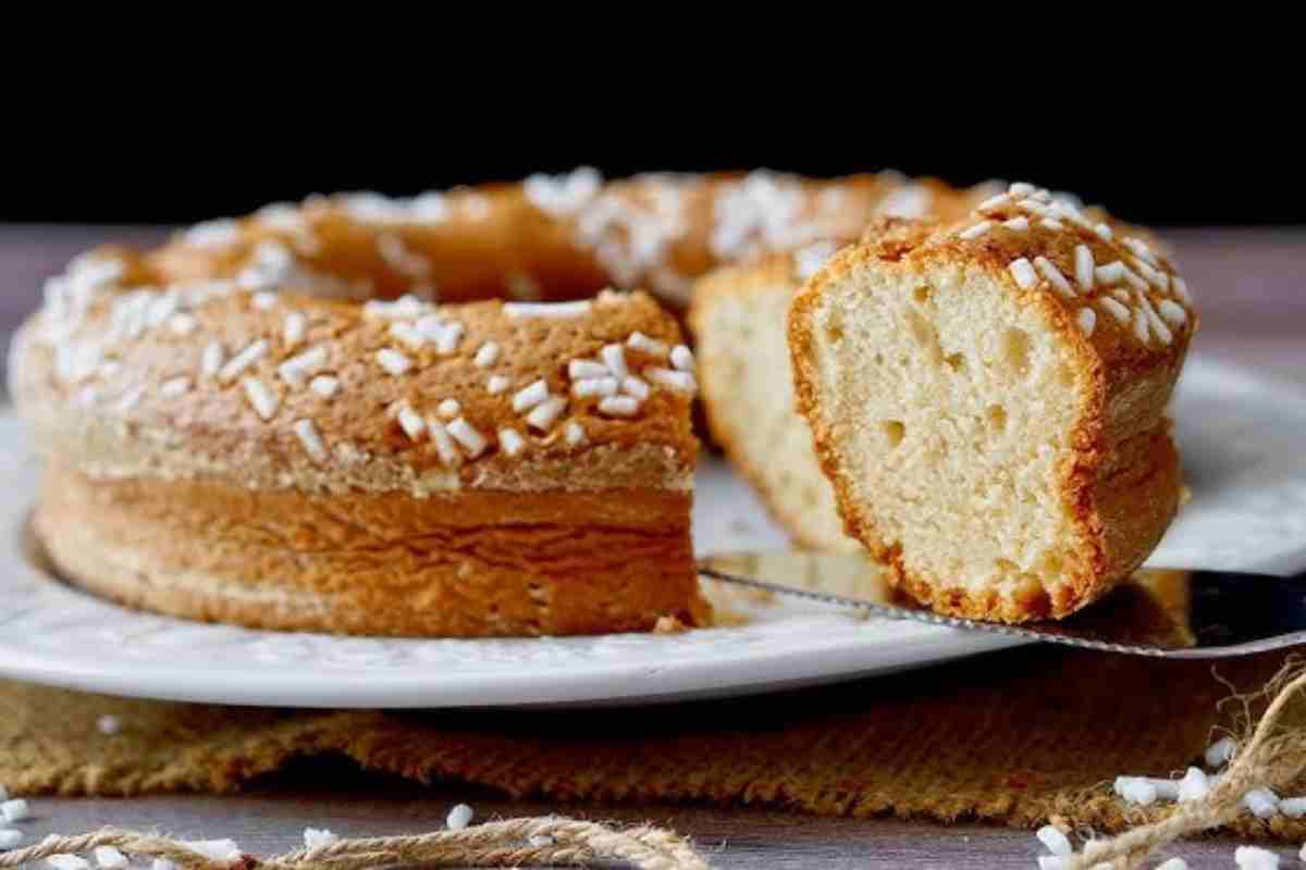 ciambellone da cui manca una fetta