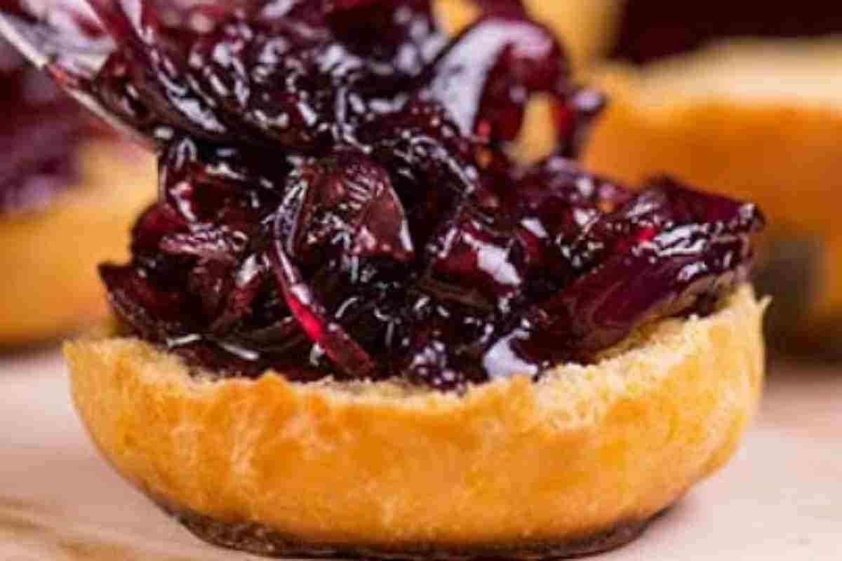 cipolle caramellate su pane